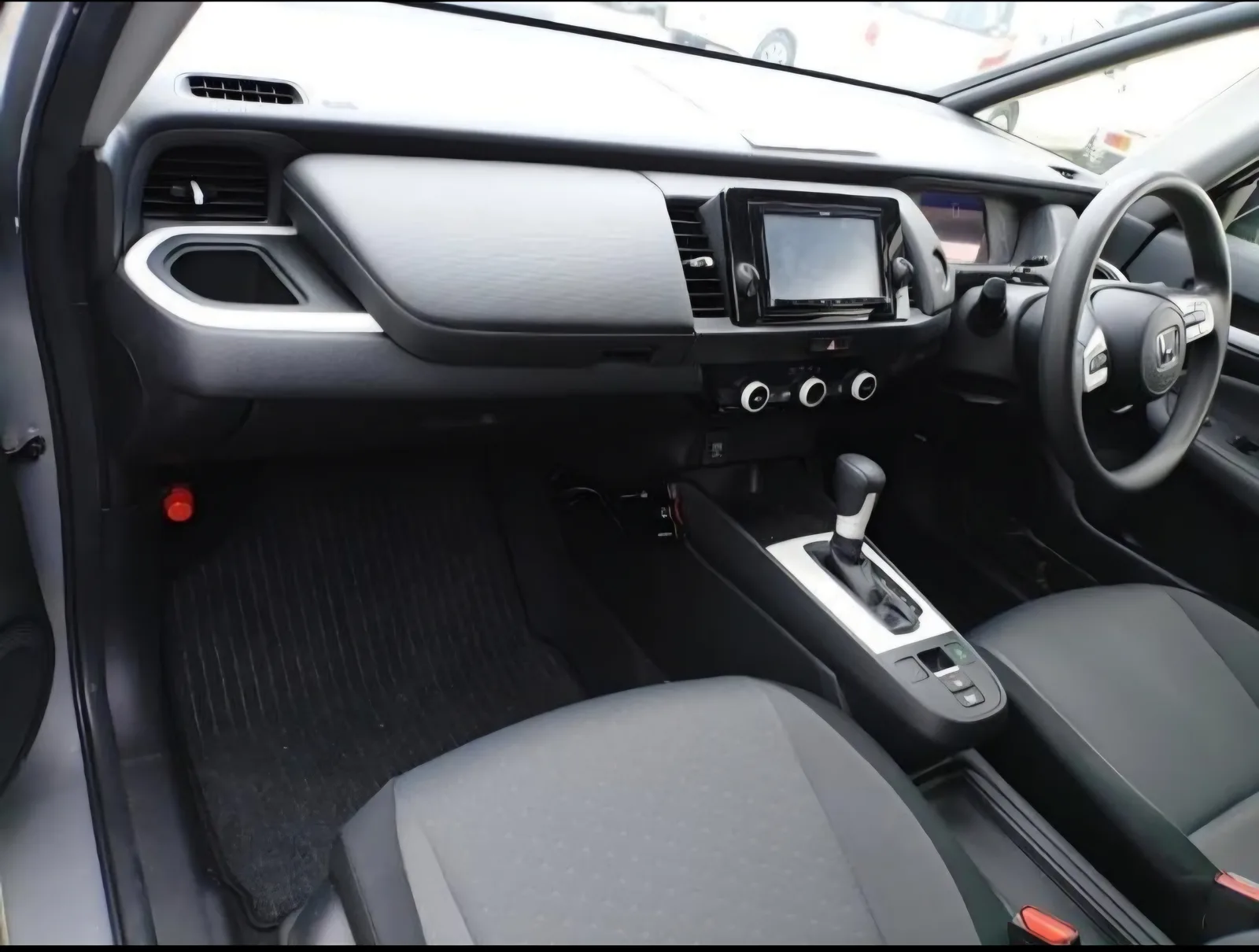 2020 Honda Fit — photo 7 of 8